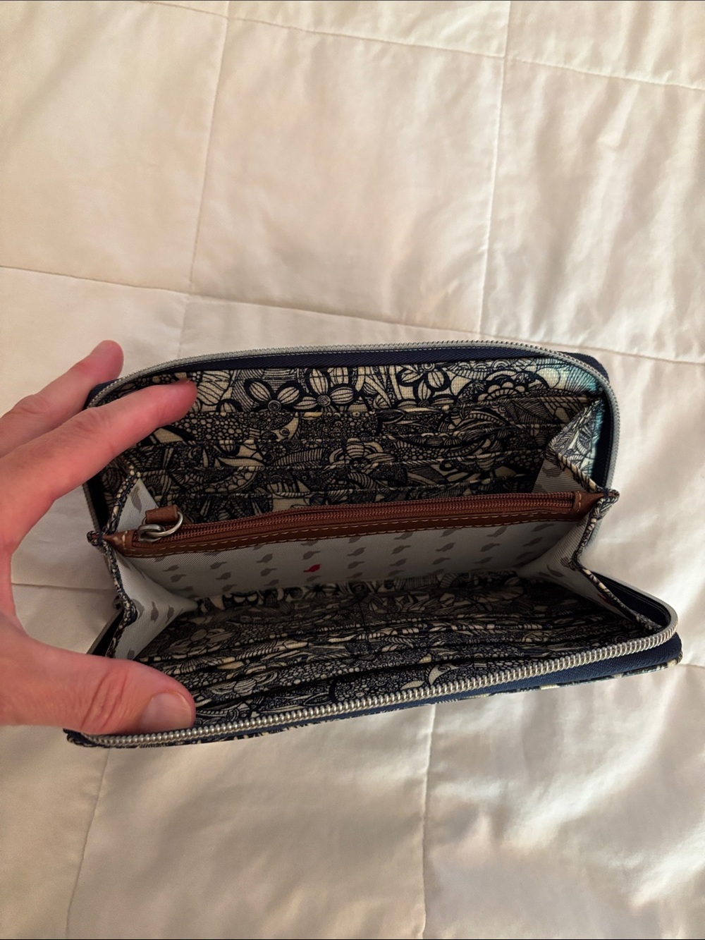 Sakroots Black & Cream Floral-Print Zip Wallet - Picture 4 of 5